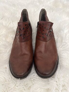 Remonte Brown Leather Slip-On Loafers with Cutout Detail